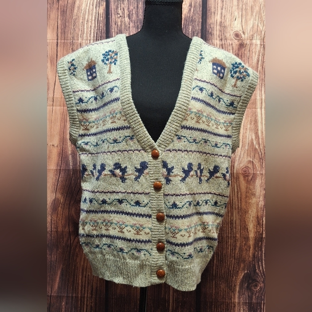 Woolrich V-Neck Sweater Vest with Bird and House Design Womens Size Large!